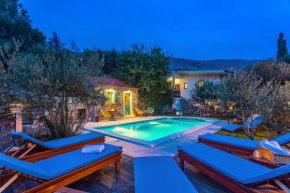 Villa Vultana with heated pool, 4 bedrooms, 3.5 bathrooms, 10 persons max